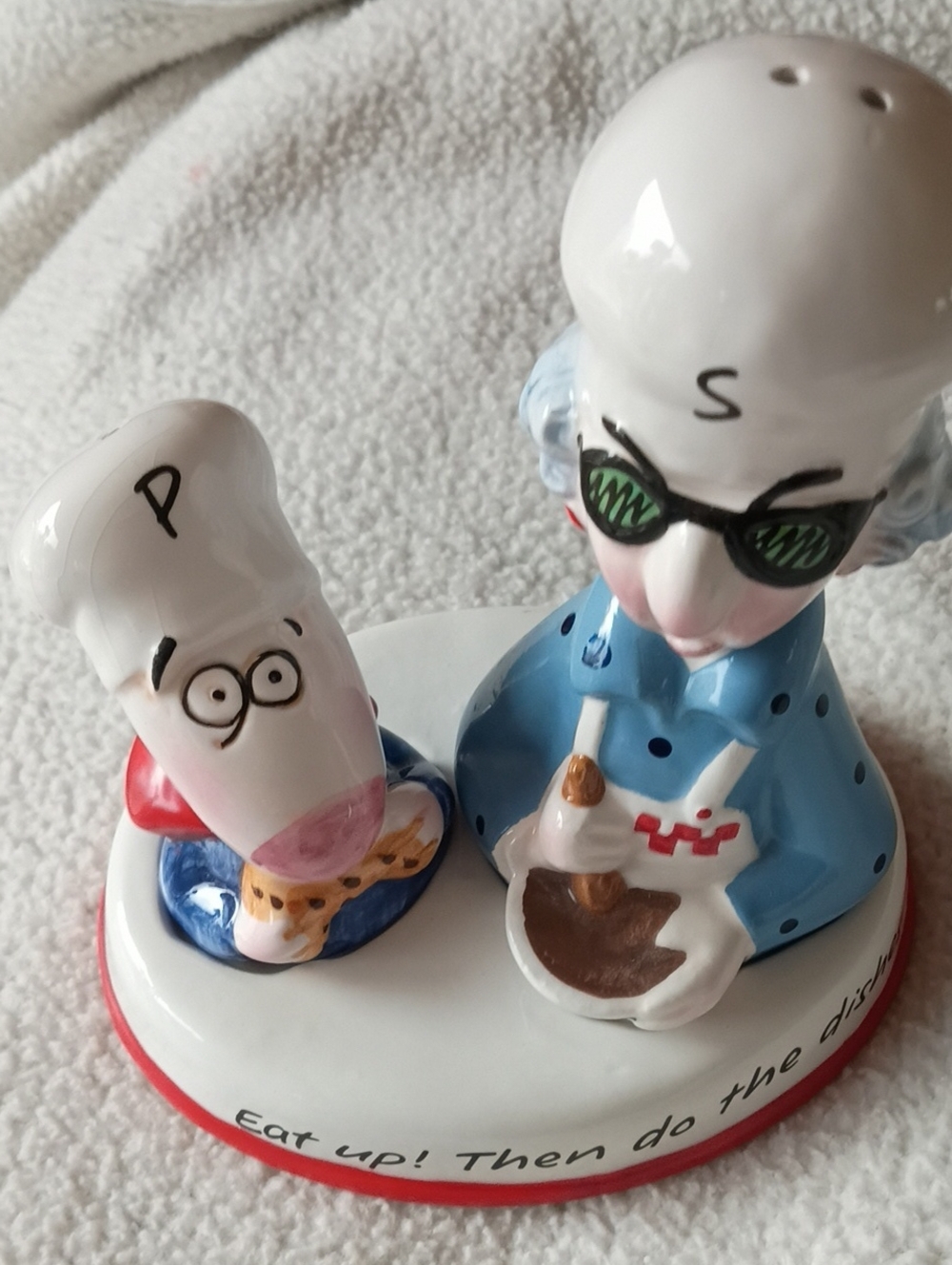 Maxine 3 Piece Salt & Pepper Shakers, Dedicated Stand, Shoebox At Hallmark, EUC